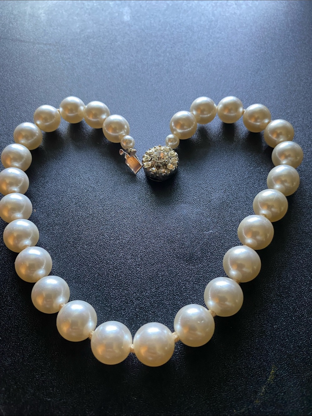 Lustre Faux Pearl Choker Necklace with Rhinestone Ball Clasp - Cream
